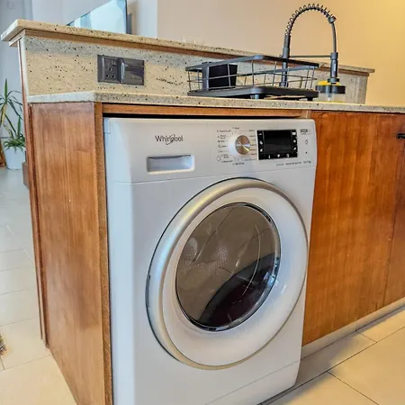 Seaview 3 Min Walk To Apartamento Lárnaca