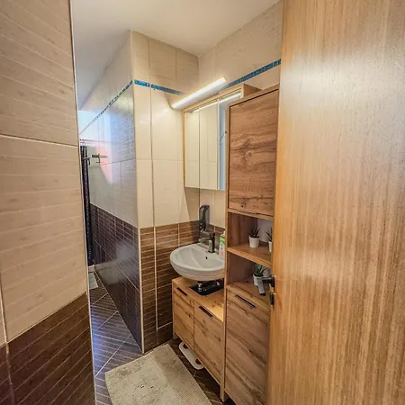 Апартаменти Seaview 3 Min Walk To