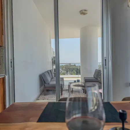 Апартаменти Seaview 3 Min Walk To