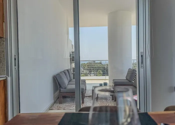 Apartment Seaview 3 Min Walk To